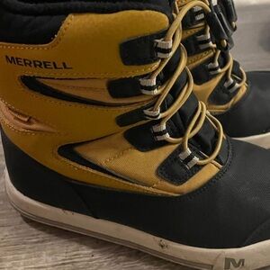 Merrell Black and Yellow Boots with High-Top Design and Lace-Up System